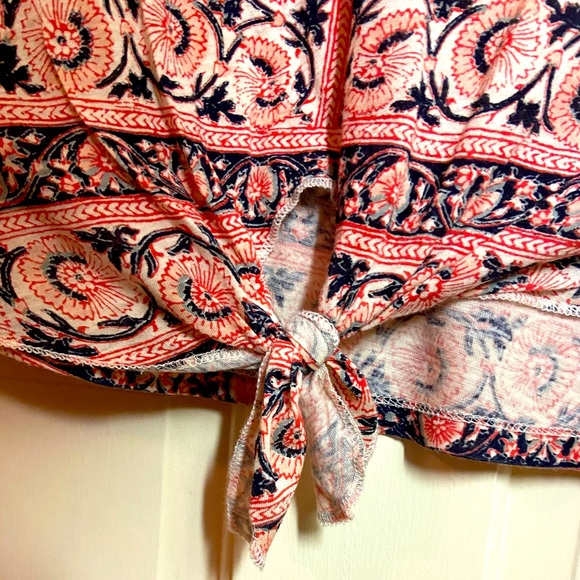 LUCKY BRAND Bohemian Floral Print Cap Sleeves Knotted Tie Front Top Size Medium - Picture 3 of 4